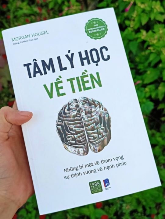 "Tâm Lý Học Về Tiền" nhấn mạnh rằng thành công tài chính không chỉ phụ thuộc vào kiến thức, mà còn vào hành vi và thái độ của chúng ta đối với tiền.
